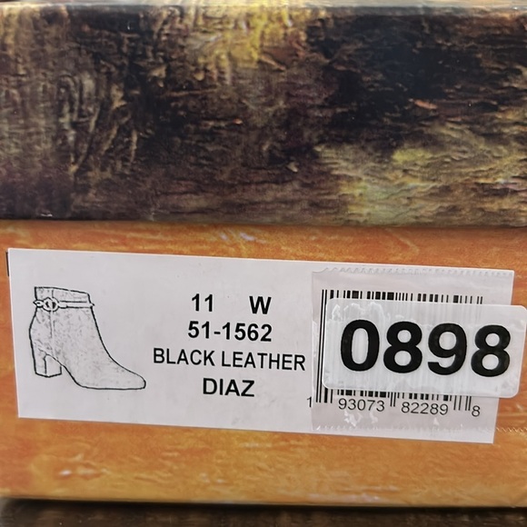 Bella Vita Diaz Bootie Size 11 Wide Width - Picture 11 of 11